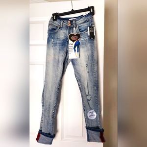 Mid-rise butt shaping skinny jeans